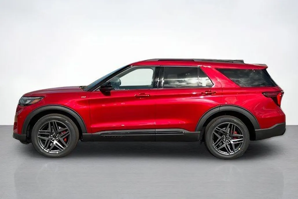 2025 Ford Explorer ST-Line photo 1