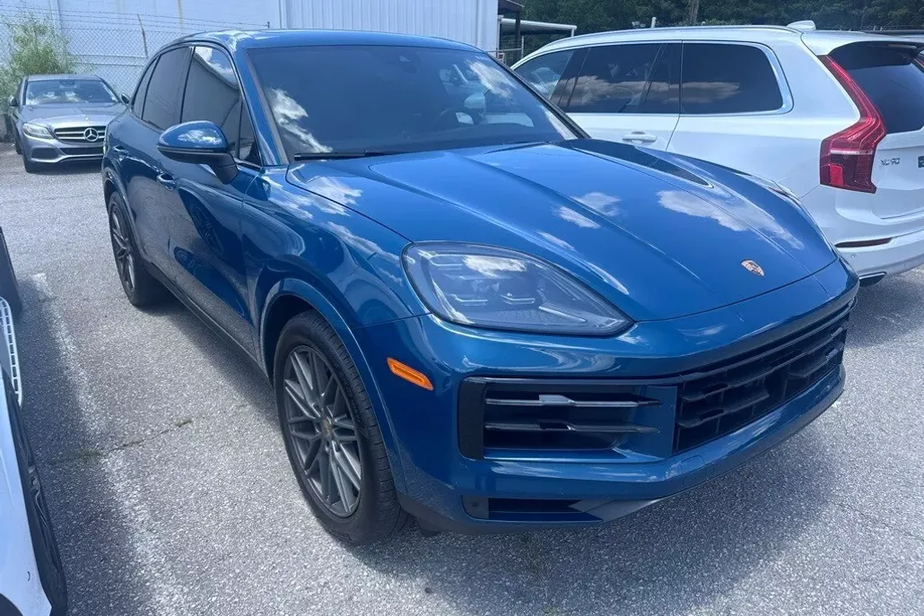 2024 Porsche Cayenne photo 1