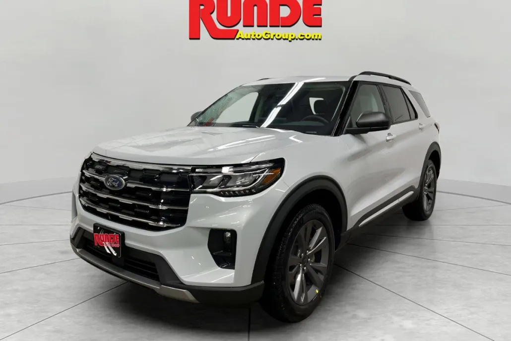 2025 Ford Explorer ST photo 1