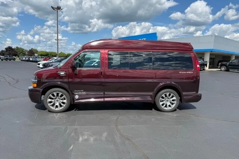 2022 Chevrolet Express 2500 Work Van Cargo photo 1