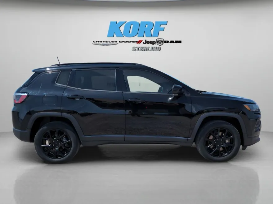2023 Jeep Compass Altitude photo 1