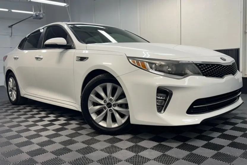 2018 Kia Optima S photo 1