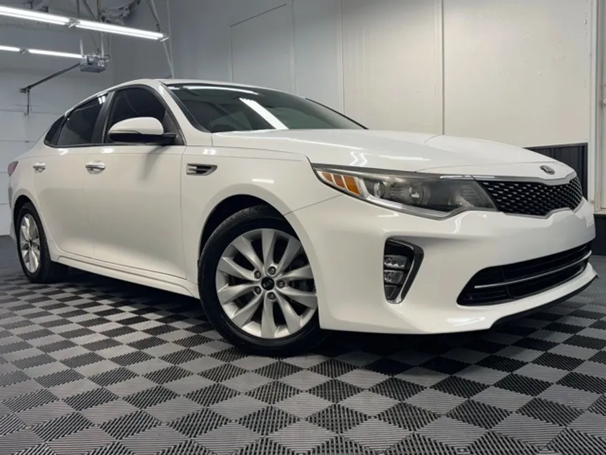 2018 Kia Optima S photo 1