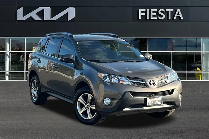2015 Toyota RAV4 XLE photo 1