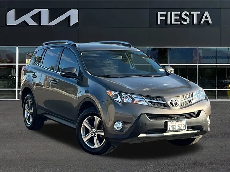 2015 Toyota RAV4 XLE photo 1