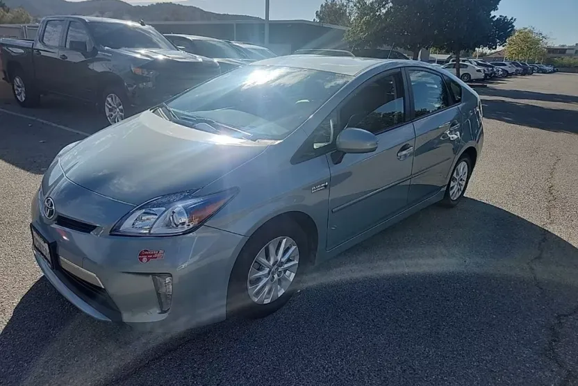 2014 Toyota Prius Plug-in Advanced photo 1
