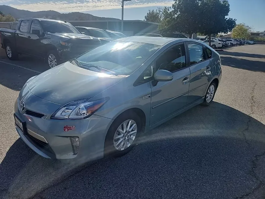 2014 Toyota Prius Plug-in Advanced photo 1