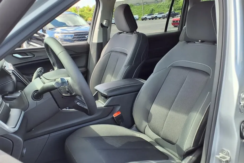 2024 Jeep Grand Cherokee Laredo photo 1