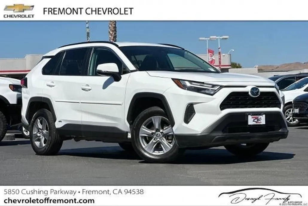 2023 Toyota RAV4 Hybrid LE photo 1