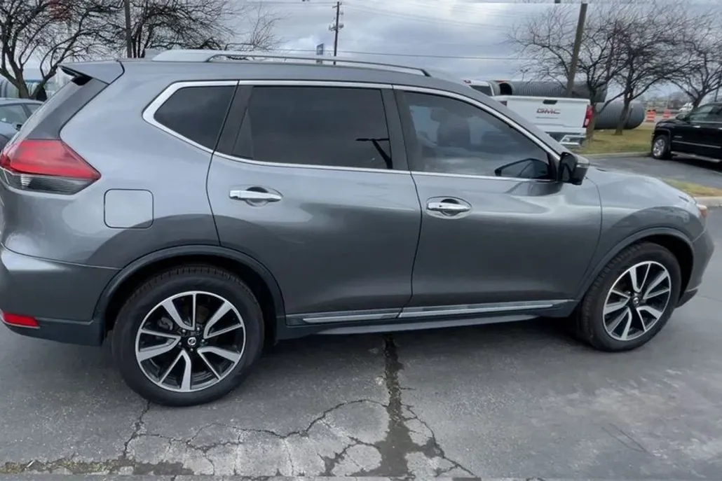 2020 Nissan Rogue SL photo 1