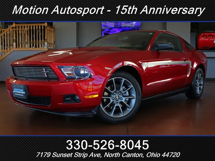 2012 Ford Mustang V6 Premium photo 1