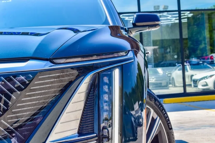2024 Cadillac Lyriq Luxury photo 1