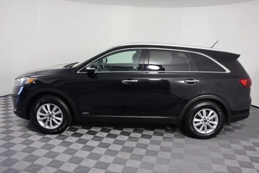 2020 Kia Sorento LX photo 1