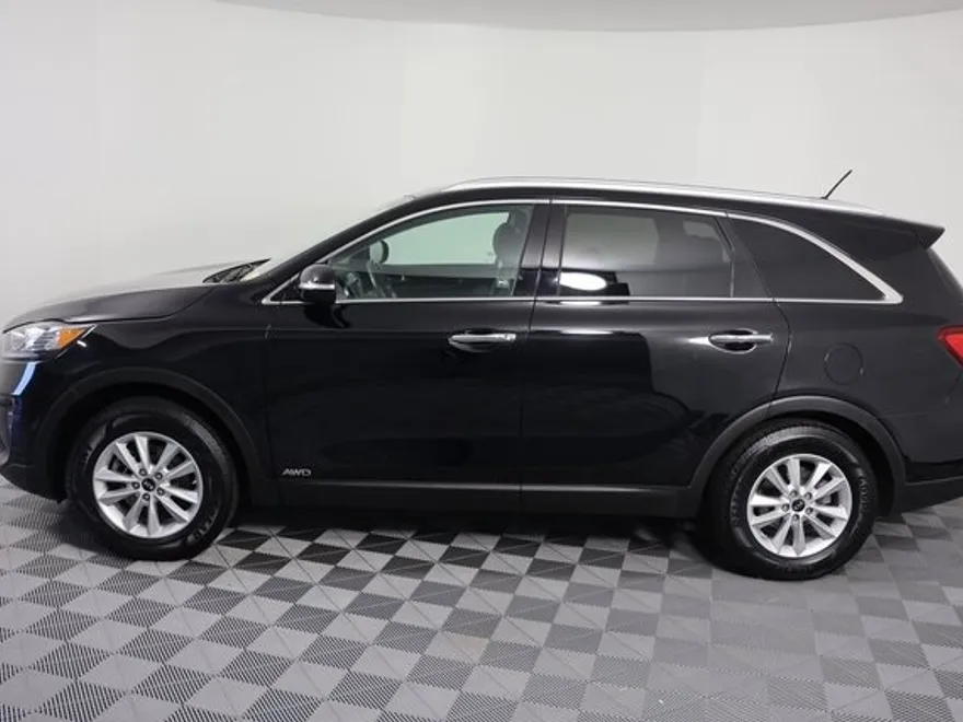 2020 Kia Sorento LX photo 1
