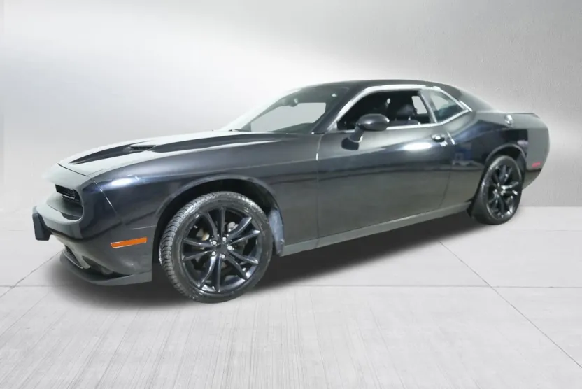 2016 Dodge Challenger SXT photo 1