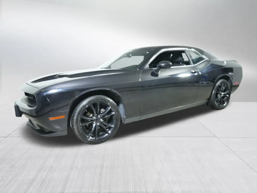 2016 Dodge Challenger SXT photo 1