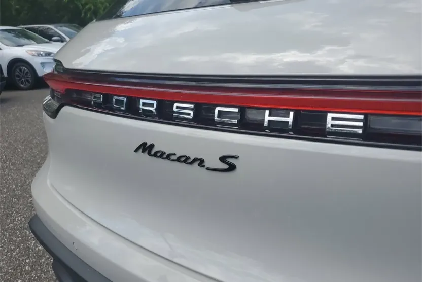 2022 Porsche Macan S photo 1