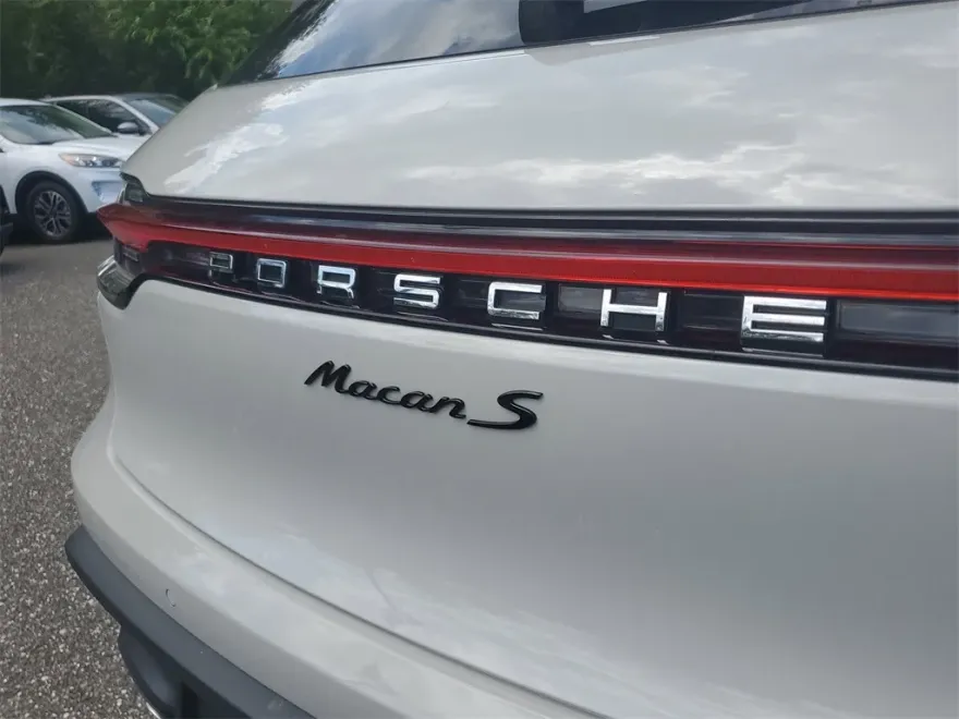 2022 Porsche Macan S photo 1