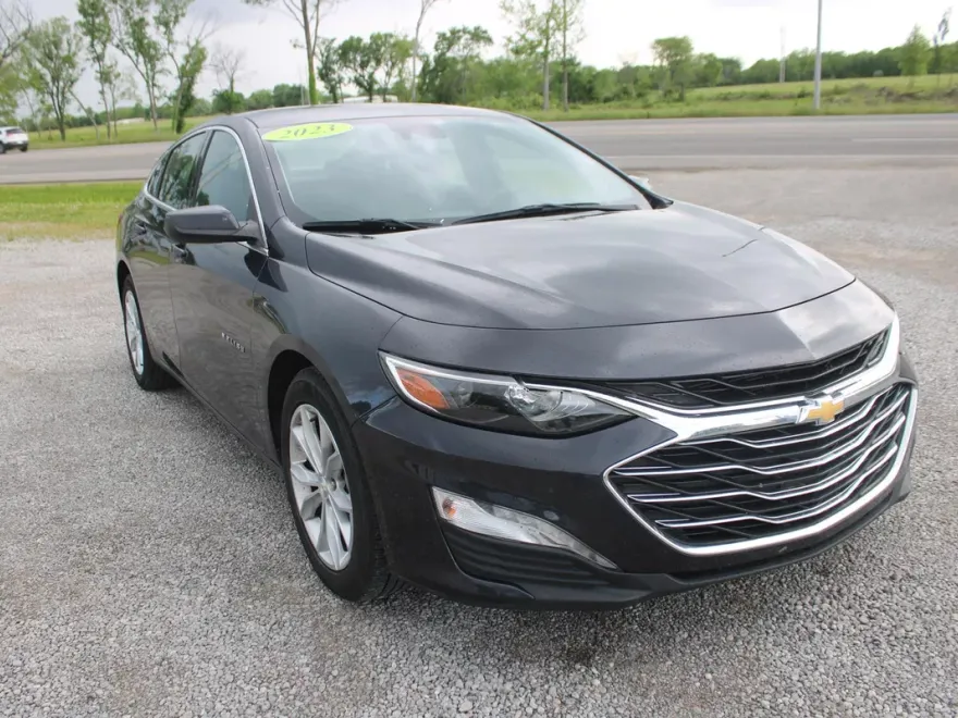 2023 Chevrolet Malibu 1LT photo 1