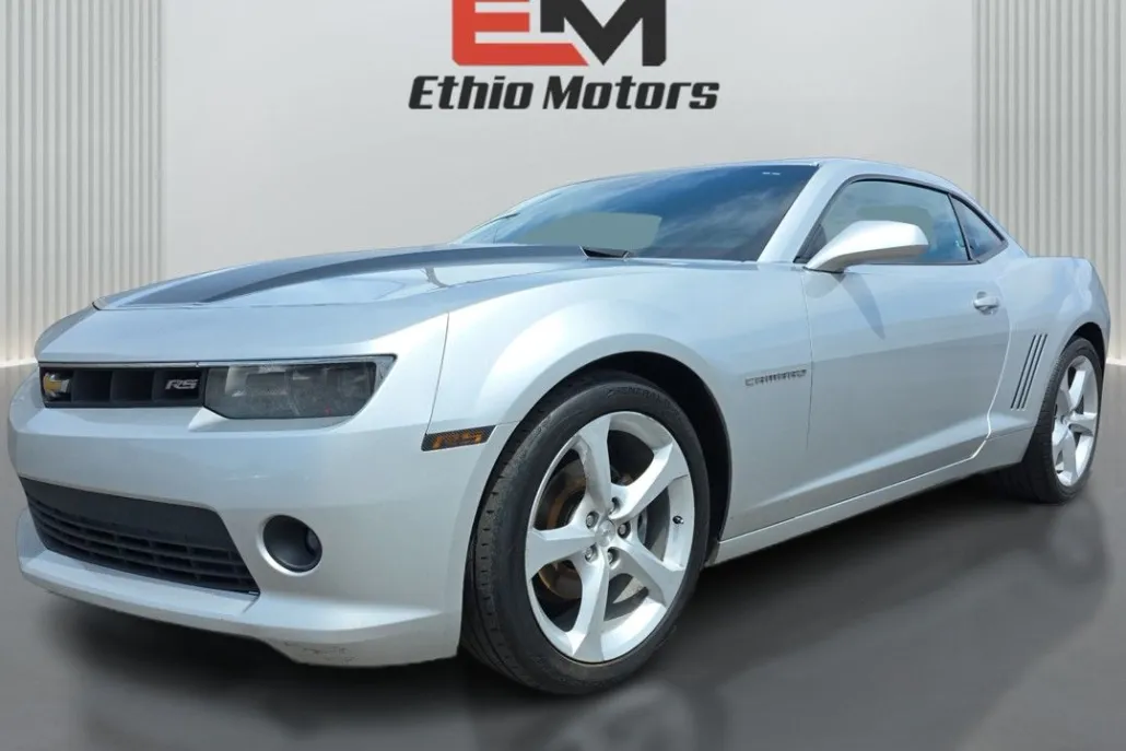 2015 Chevrolet Camaro 1LT photo 1