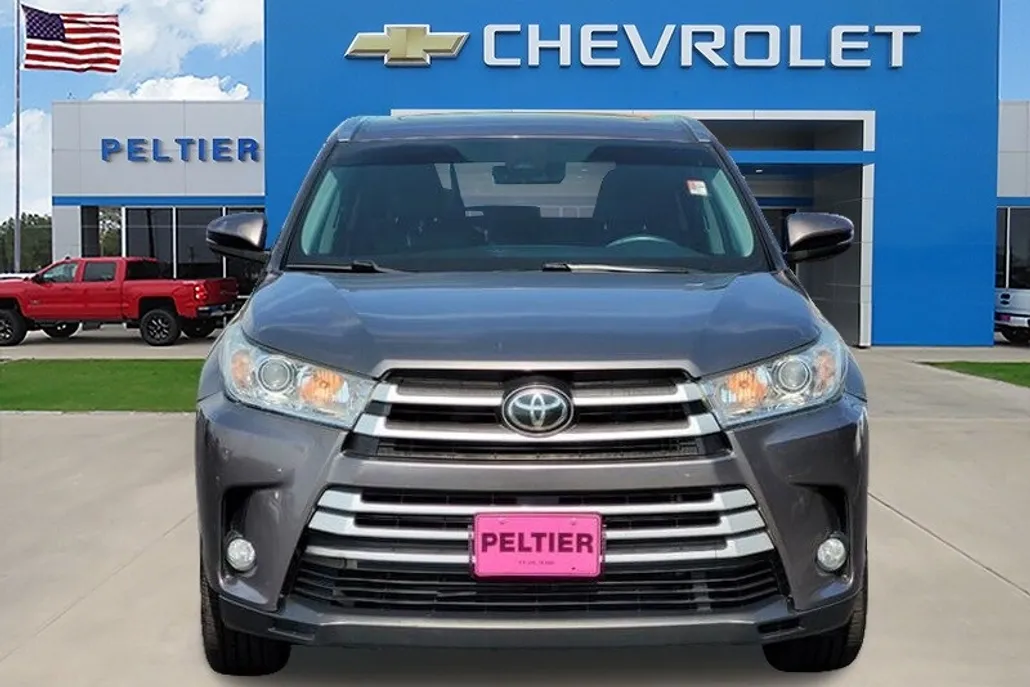 2019 Toyota Highlander SE photo 1