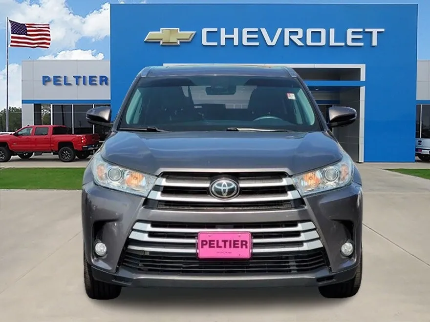 2019 Toyota Highlander SE photo 1