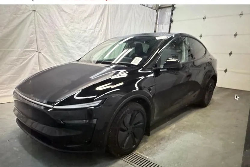 2026 Tesla Model Y Long Range photo 1