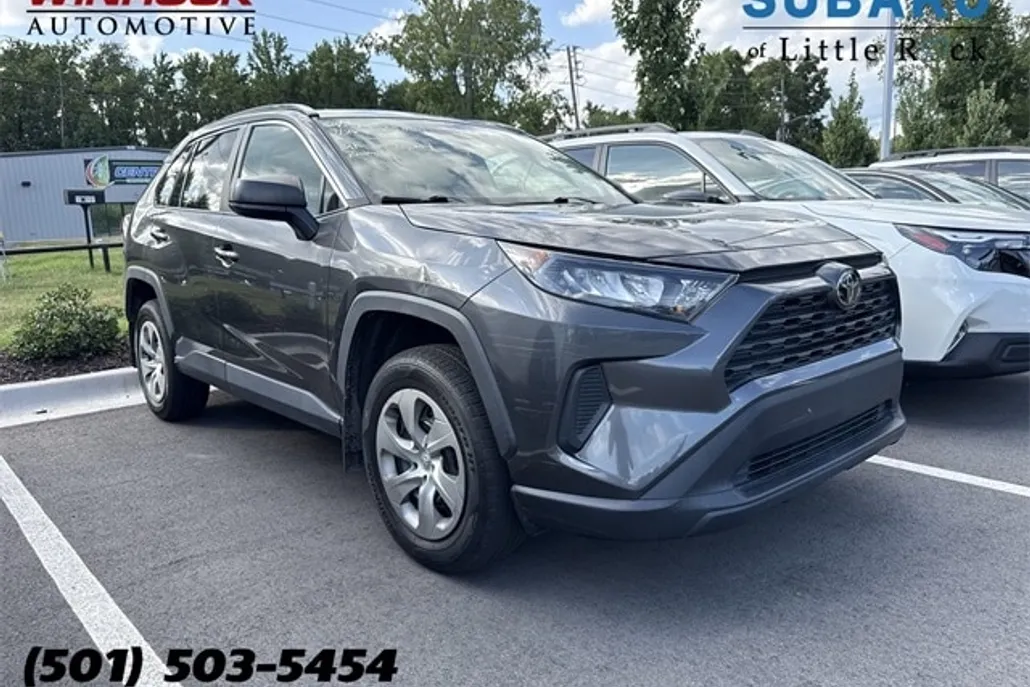 2021 Toyota RAV4 LE photo 1