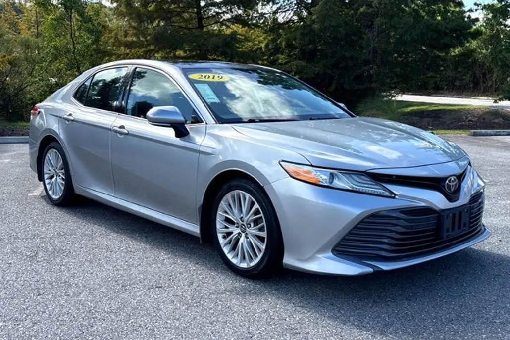 2019 Toyota Camry L photo 1