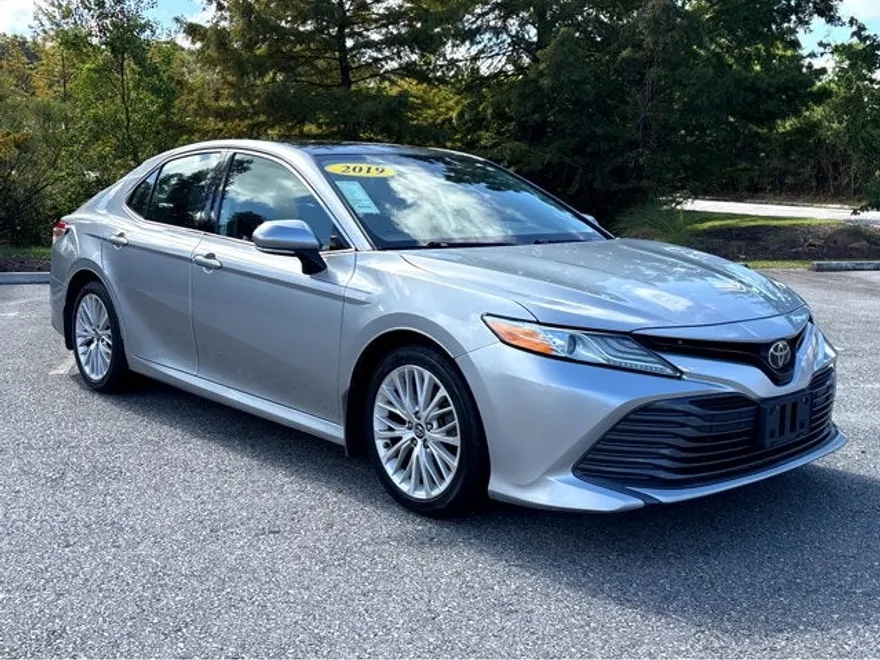 2019 Toyota Camry L photo 1