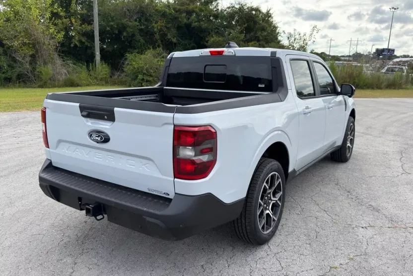2025 Ford Maverick Lariat photo 1
