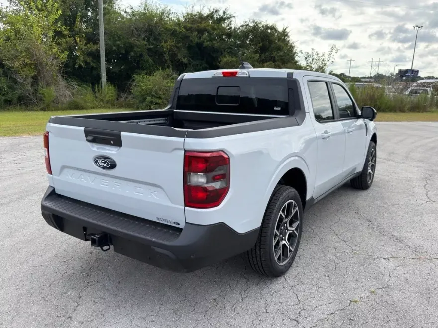 2025 Ford Maverick Lariat photo 1