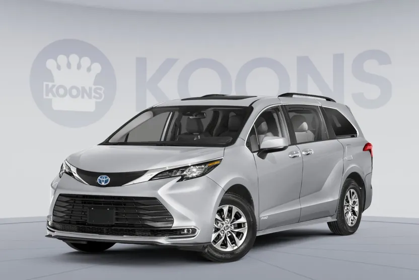 2025 Toyota Sienna XLE photo 1