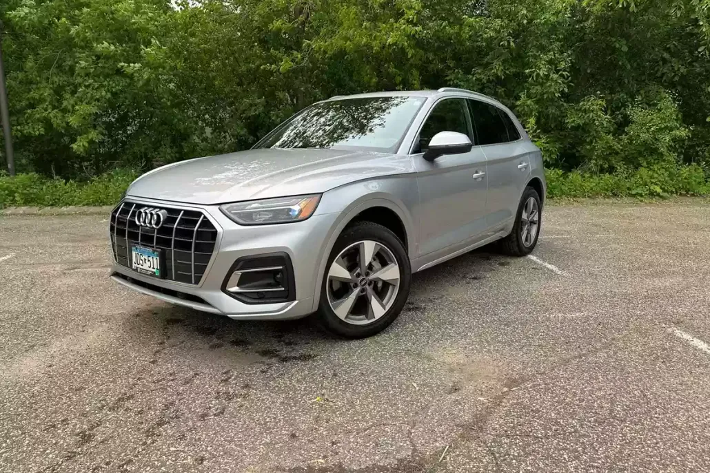 2022 Audi Q5 40 Premium Plus photo 1