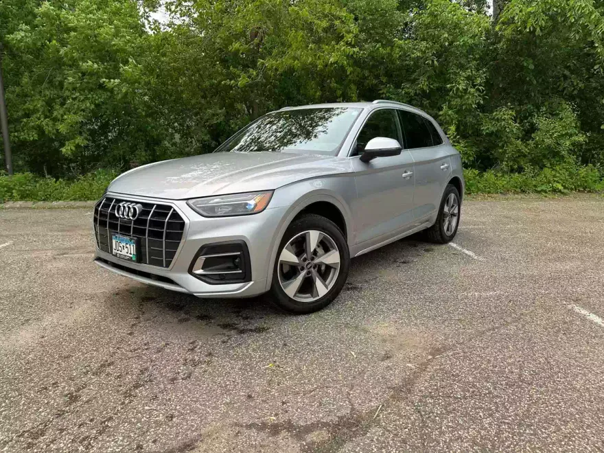 2022 Audi Q5 40 Premium Plus photo 1