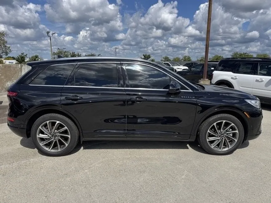 2024 Lincoln Corsair Grand Touring photo 1