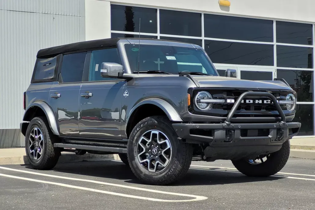 2024 Ford Bronco Outer Banks photo 1