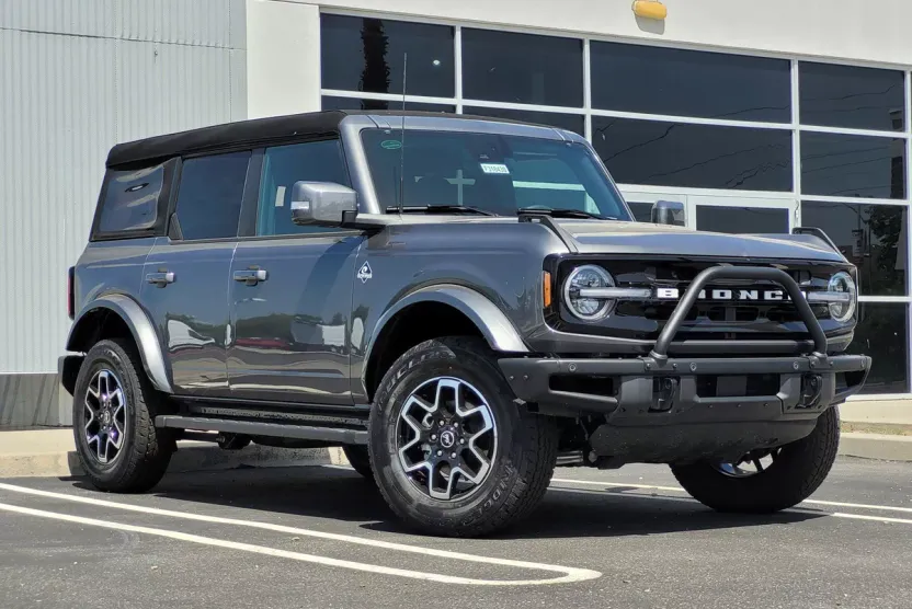2024 Ford Bronco Outer Banks photo 1