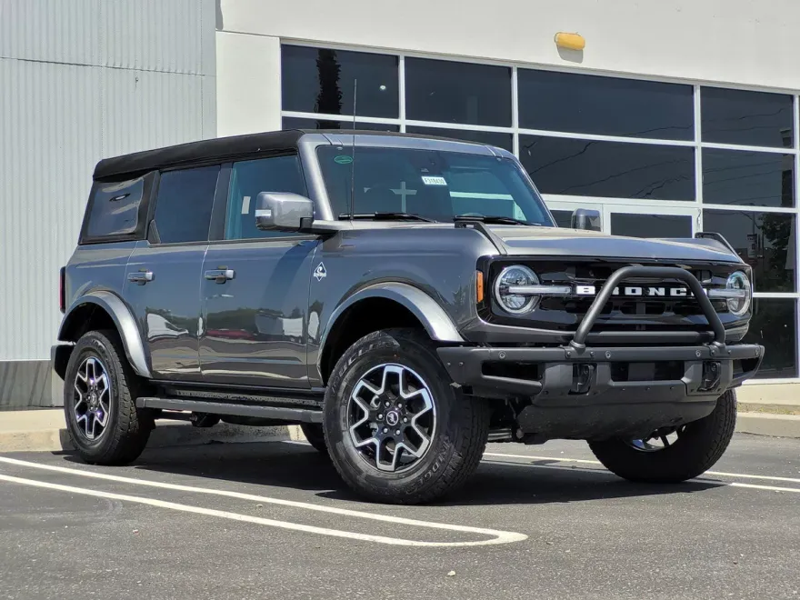 2024 Ford Bronco Outer Banks photo 1
