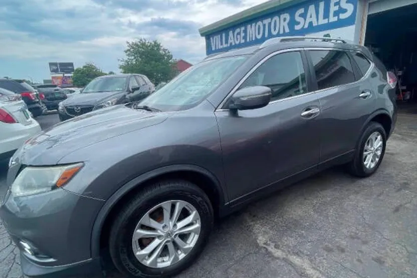 2015 Nissan Rogue SV photo 1