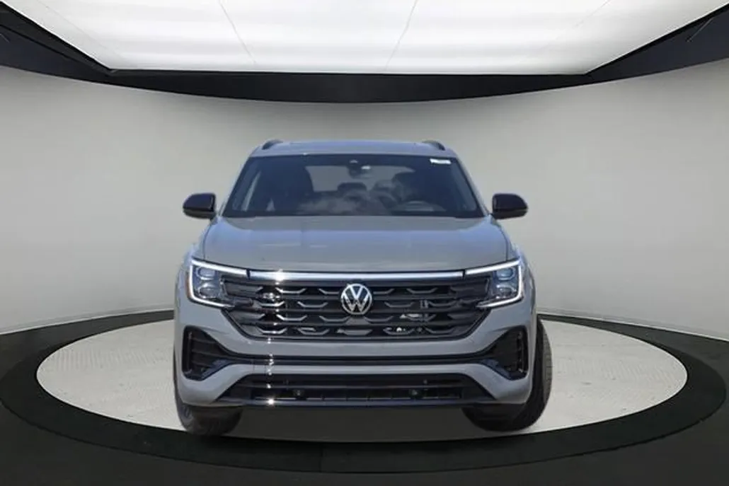 2026 Volkswagen Atlas Cross Sport SEL R-Line photo 1