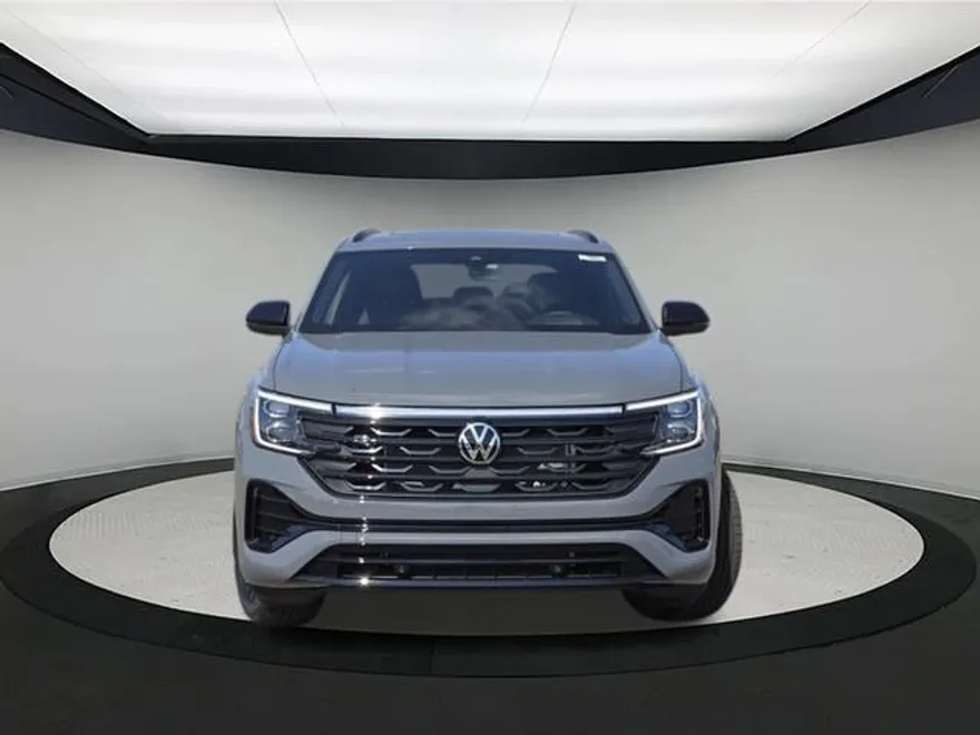 2026 Volkswagen Atlas Cross Sport SEL R-Line photo 1