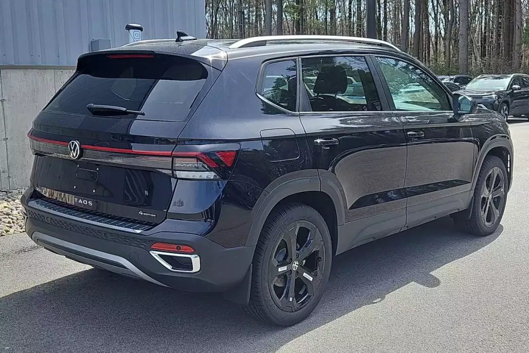 2025 Volkswagen Taos SEL photo 1