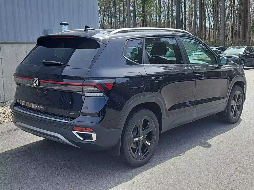 2025 Volkswagen Taos SEL photo 1