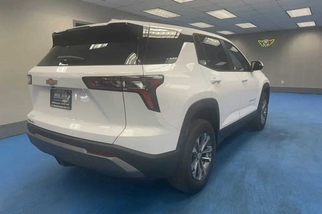 2026 Chevrolet Equinox LT photo 1