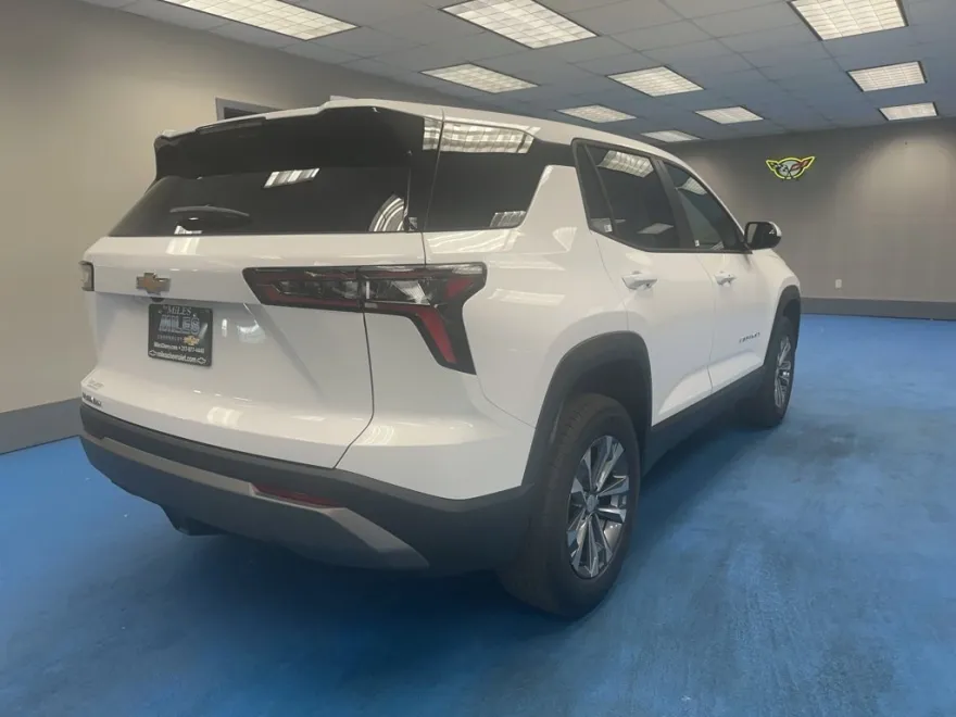 2026 Chevrolet Equinox LT photo 1
