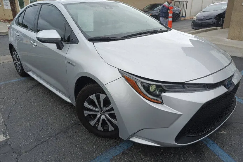 2021 Toyota Corolla Hybrid LE photo 1
