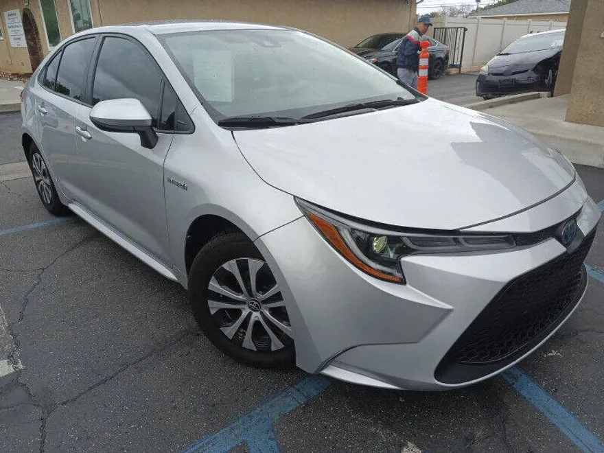2021 Toyota Corolla Hybrid LE photo 1