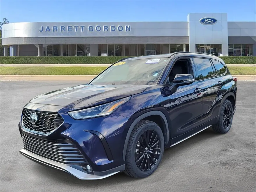 2023 Toyota Highlander L photo 1