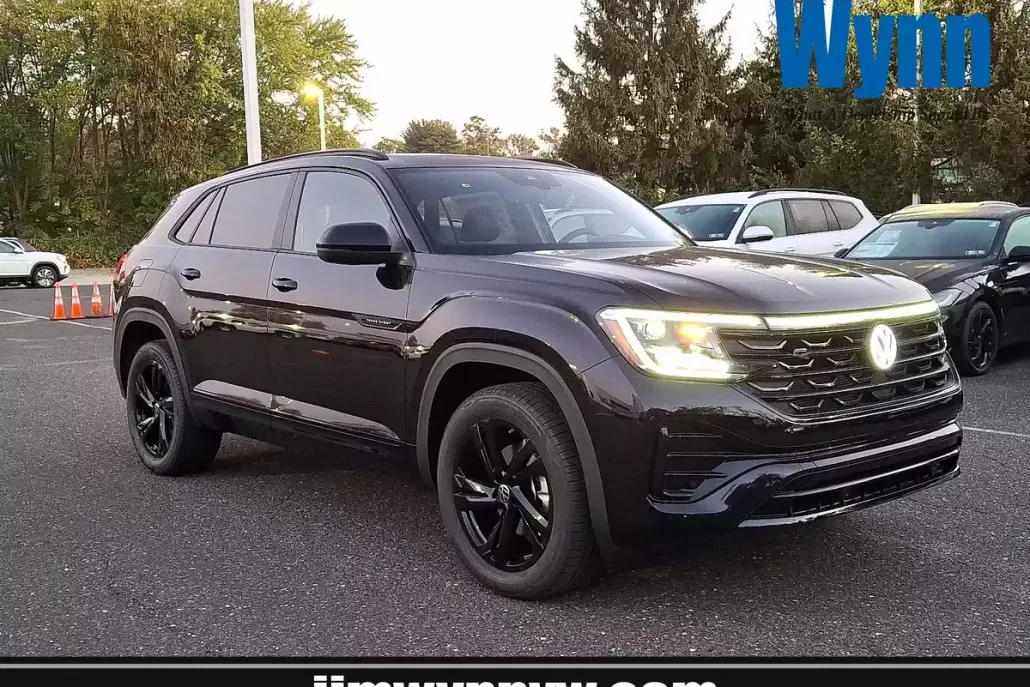 2026 Volkswagen Atlas Cross Sport SEL R-Line photo 1